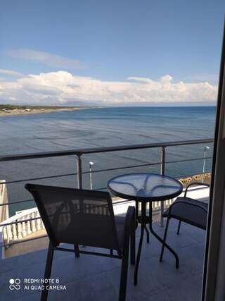 Апартаменты Blue Sea Улцинь Стандартный трехместный номер с видом на море-1