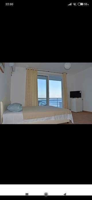 Апартаменты Blue Sea Улцинь Стандартный трехместный номер с видом на море-4